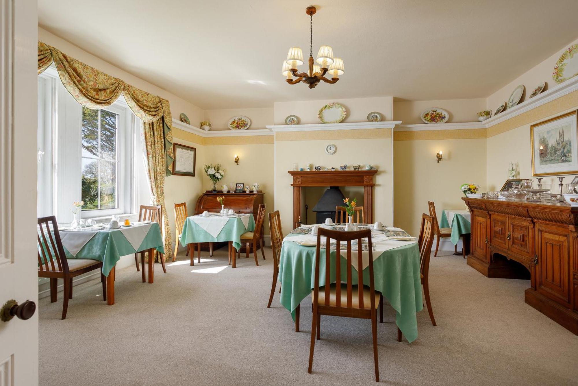 Bucklawren Farm Bed & Breakfast Лу Екстериор снимка