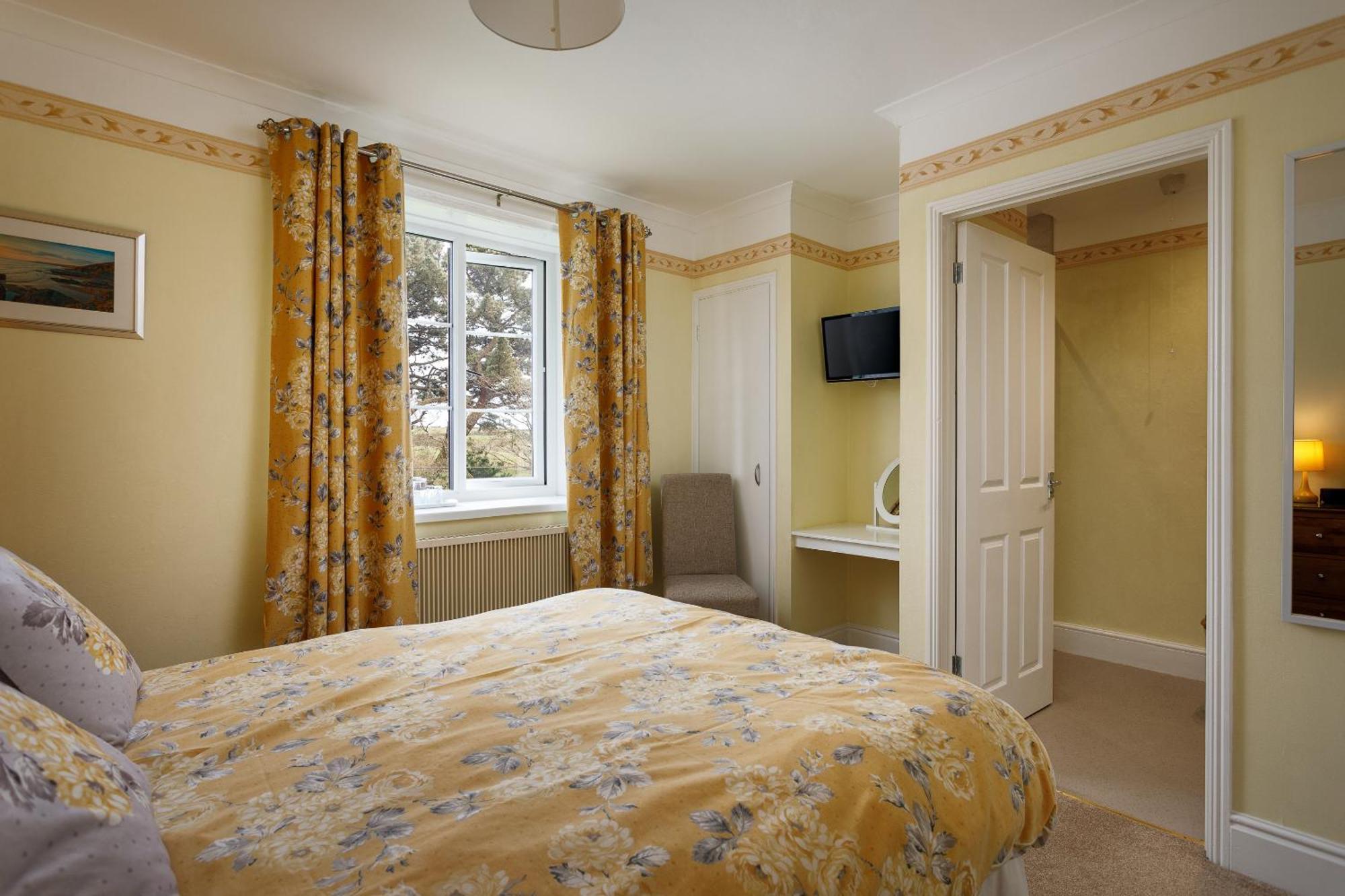 Bucklawren Farm Bed & Breakfast Лу Екстериор снимка