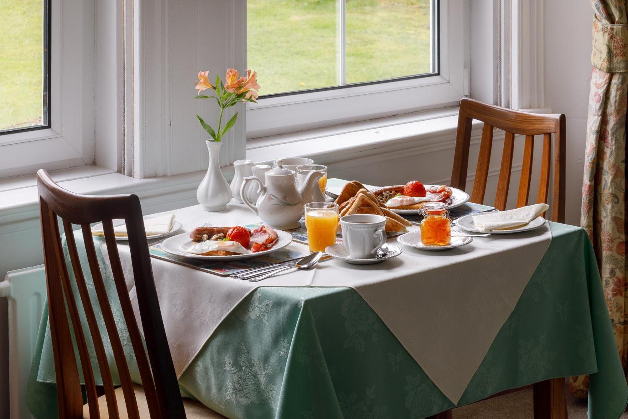 Bucklawren Farm Bed & Breakfast Лу Екстериор снимка