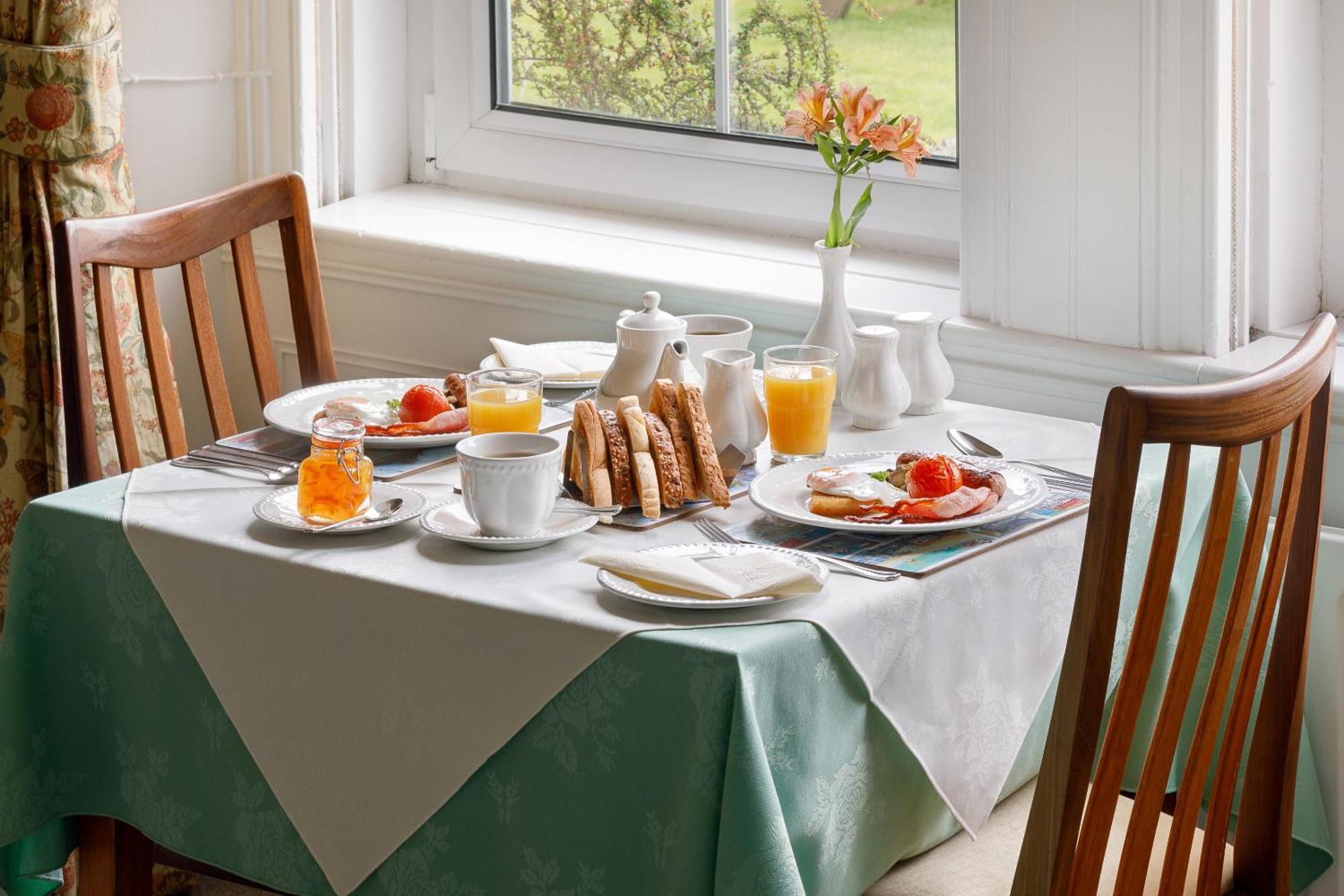 Bucklawren Farm Bed & Breakfast Лу Екстериор снимка
