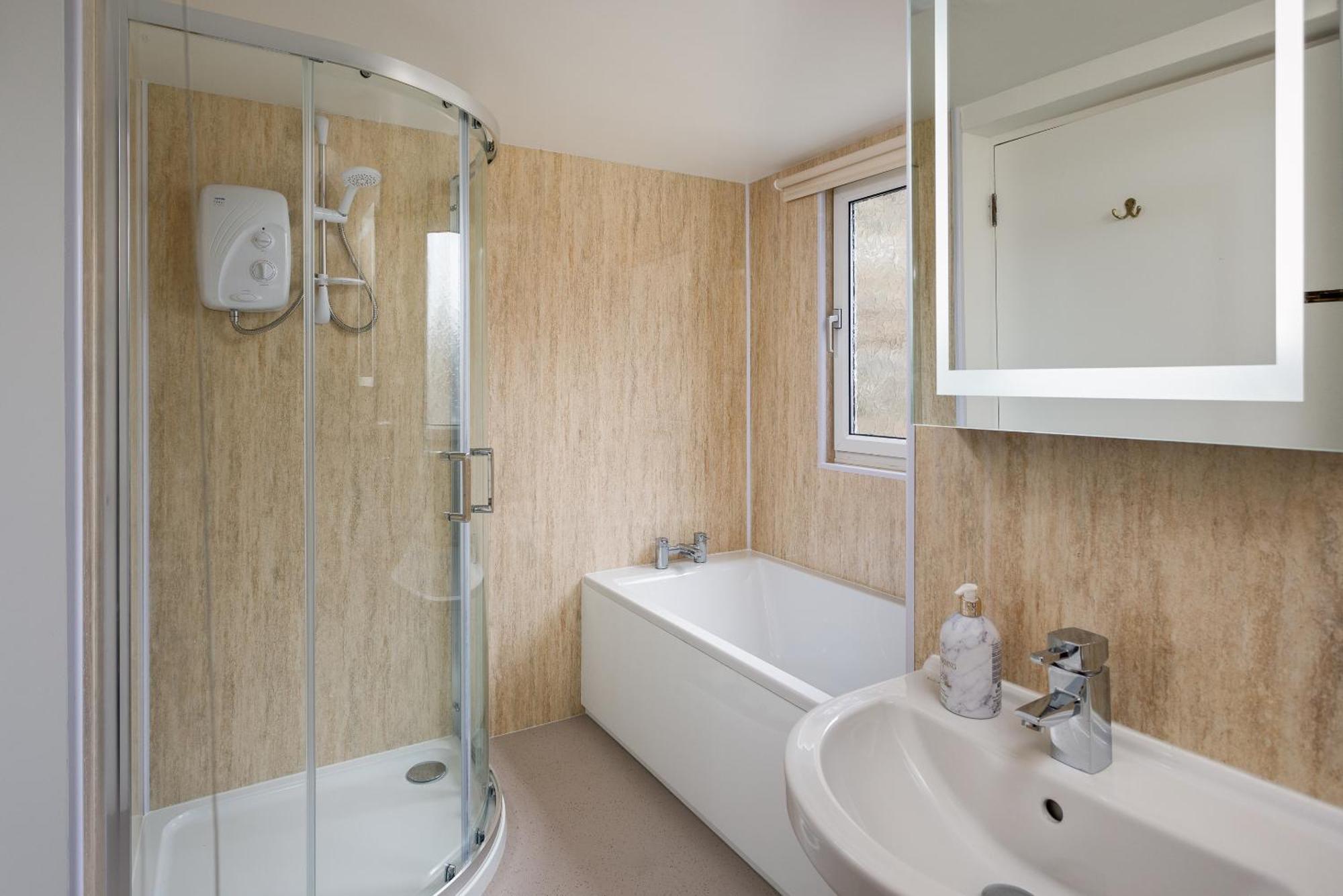 Bucklawren Farm Bed & Breakfast Лу Екстериор снимка