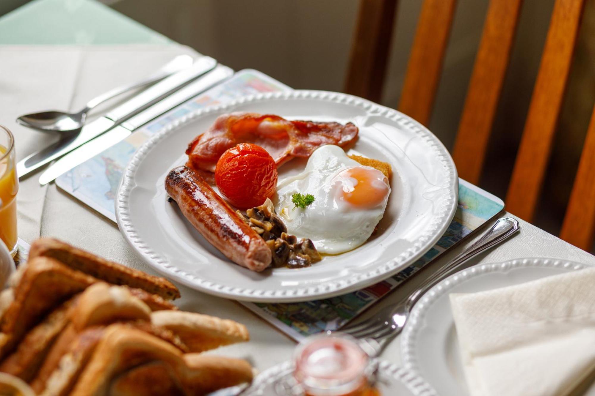 Bucklawren Farm Bed & Breakfast Лу Екстериор снимка