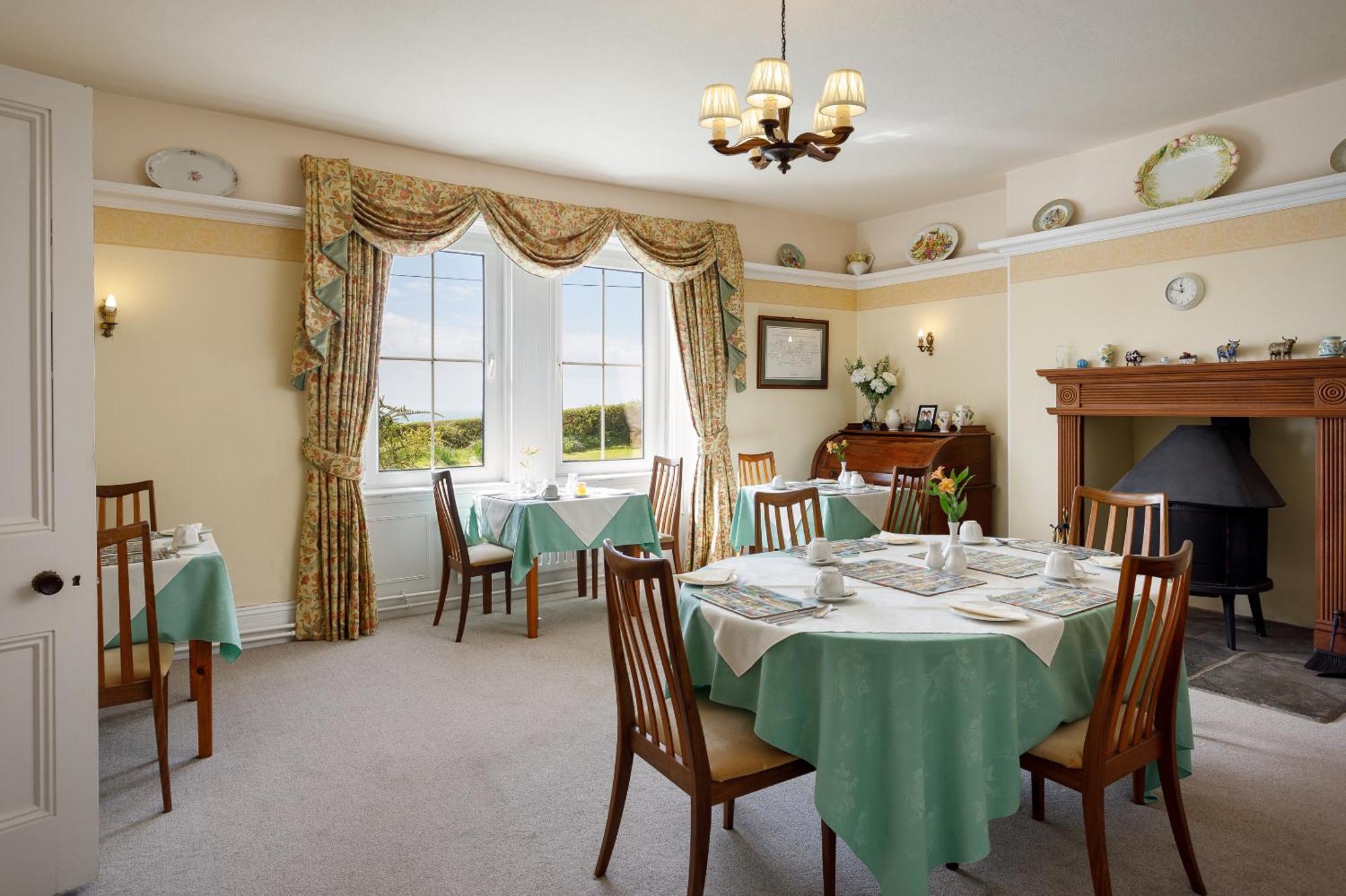Bucklawren Farm Bed & Breakfast Лу Екстериор снимка
