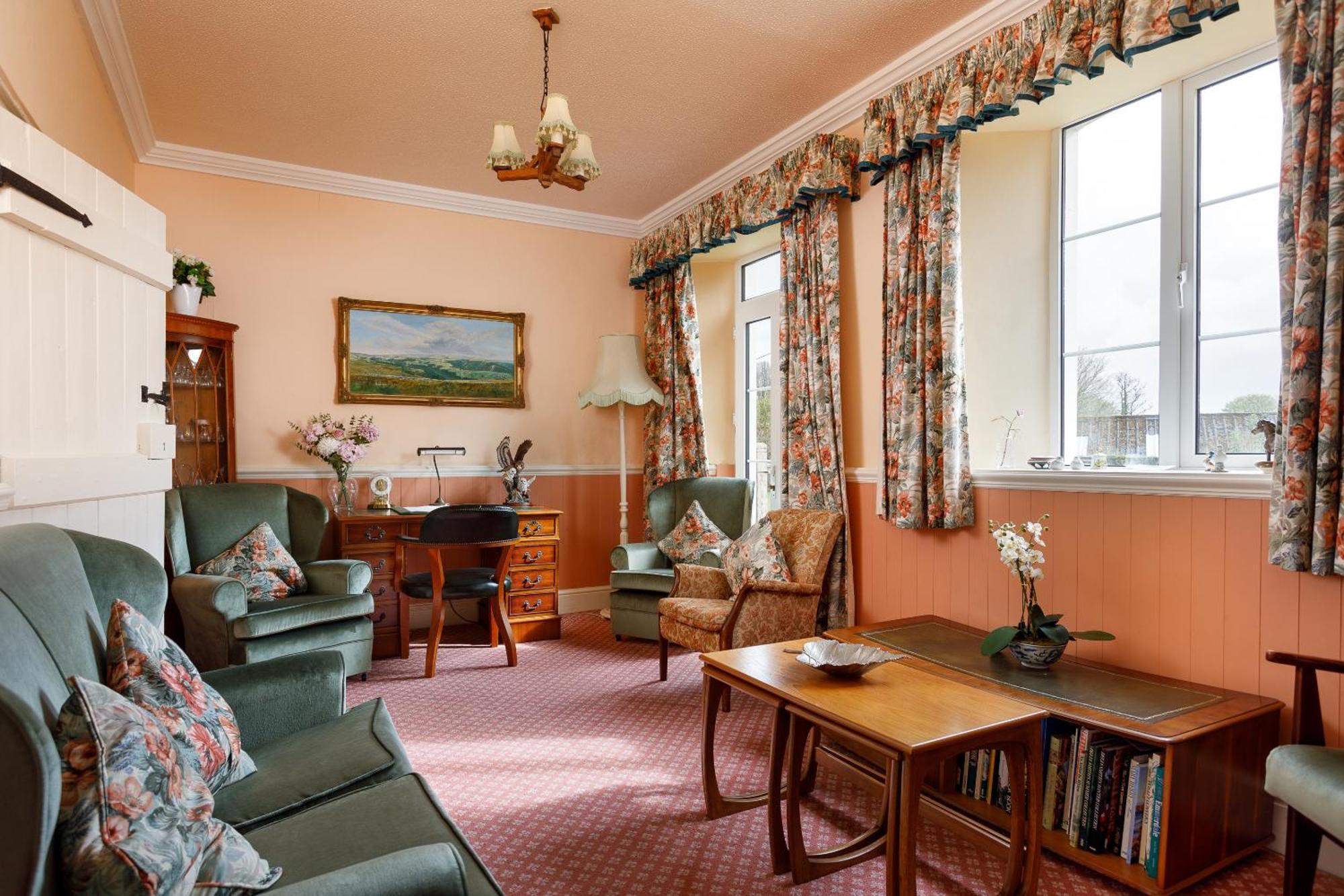 Bucklawren Farm Bed & Breakfast Лу Екстериор снимка
