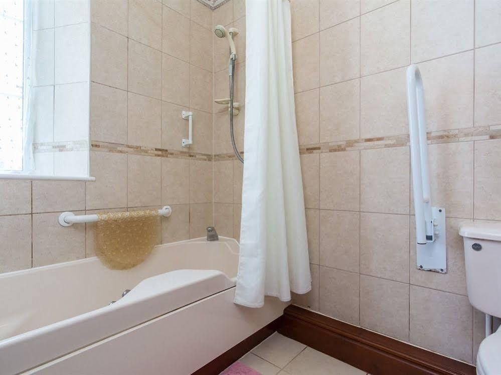 Bucklawren Farm Bed & Breakfast Лу Екстериор снимка
